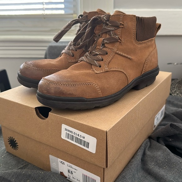 UGG ankle boot - Picture 1 of 8
